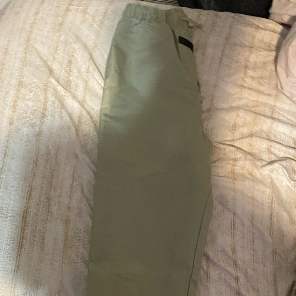 Essential Sweatpants - Picture 3 of 7